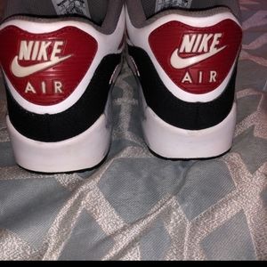 Nike Air Max 90  Size Mens 7Y/ Womens 8.5